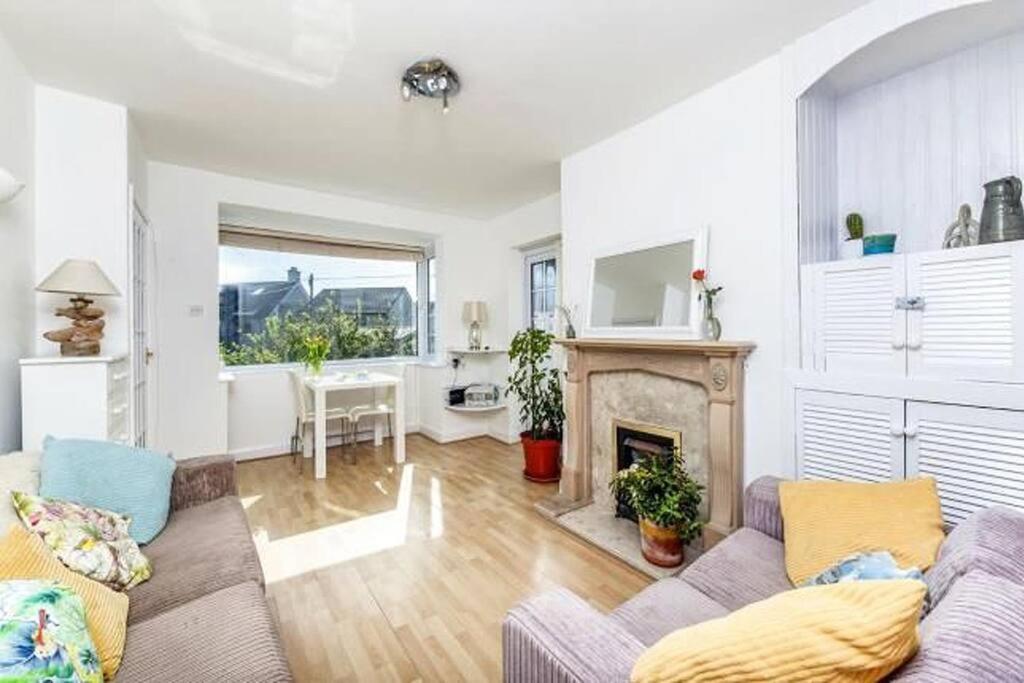 Sunrise! ~ 2 Bedrooms, Garden, Parking, Sea Views St Ives Dış mekan fotoğraf