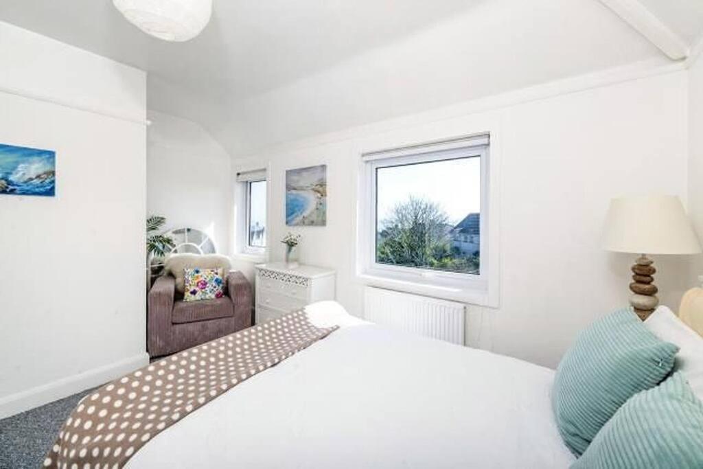 Sunrise! ~ 2 Bedrooms, Garden, Parking, Sea Views St Ives Dış mekan fotoğraf