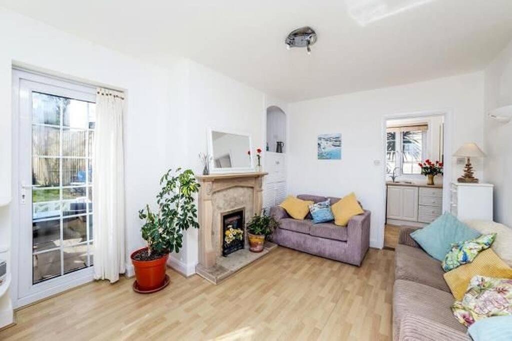 Sunrise! ~ 2 Bedrooms, Garden, Parking, Sea Views St Ives Dış mekan fotoğraf