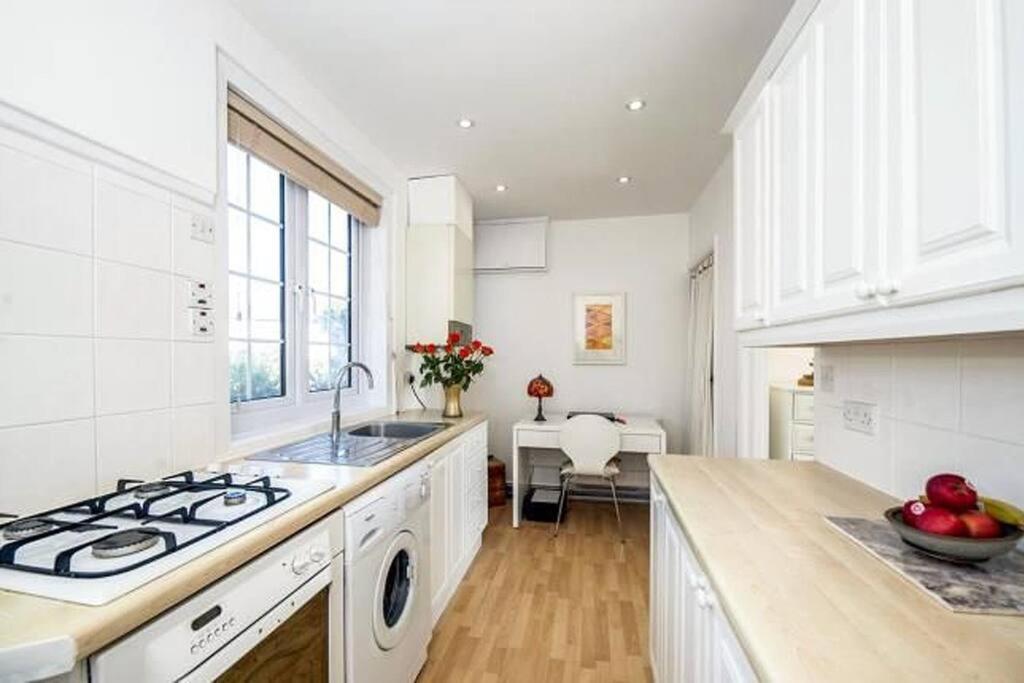 Sunrise! ~ 2 Bedrooms, Garden, Parking, Sea Views St Ives Dış mekan fotoğraf