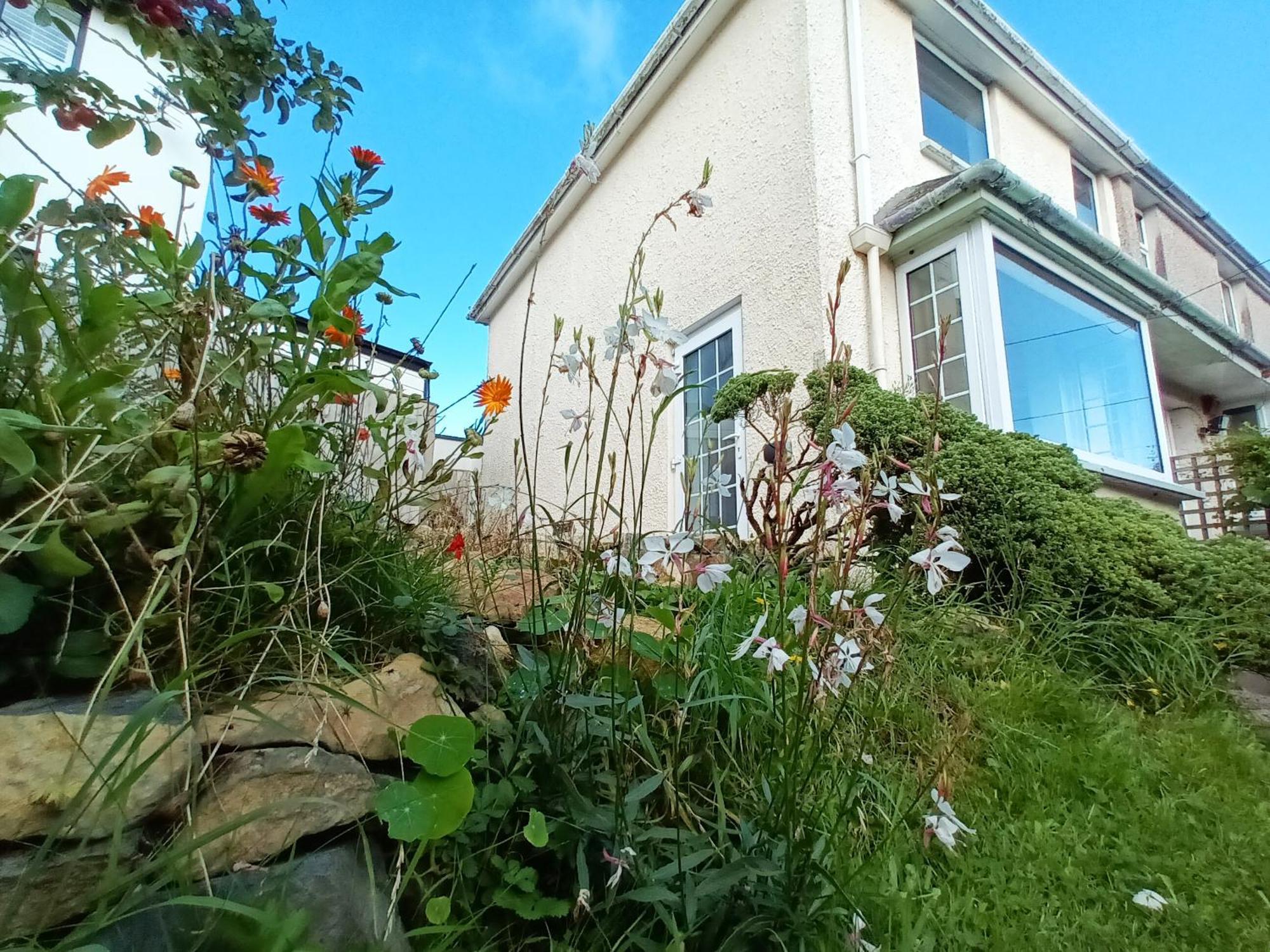 Sunrise! ~ 2 Bedrooms, Garden, Parking, Sea Views St Ives Dış mekan fotoğraf